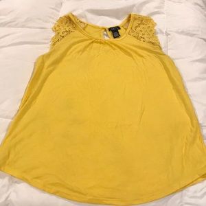 Woman’s Rue 21 sleeveless blouse size Large